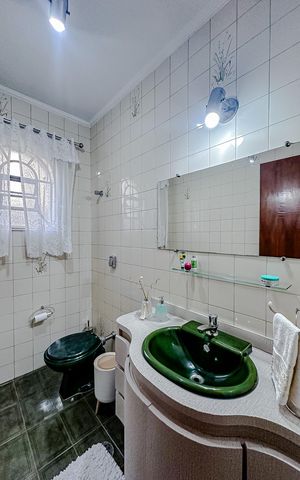 Casa à venda com 187m², 5 quartos e 3 vagasLavabo