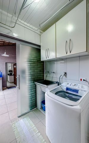 Casa à venda com 187m², 5 quartos e 3 vagasÁrea de Serviço