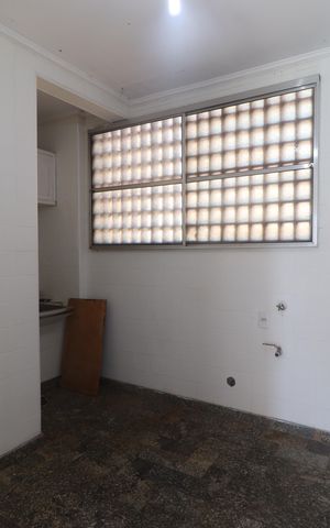 Apartamento para alugar com 202m², 3 quartos e 1 vagaÁrea de Serviço