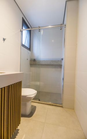 Apartamento à venda com 200m², 3 quartos e 2 vagas Apartamento à venda com 200m², 3 quartos e 2 vagasBanheiro da Suíte 1