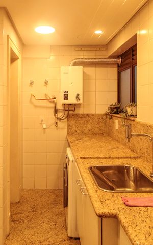Apartamento à venda com 186m², 3 quartos e 5 vagas Apartamento à venda com 186m², 3 quartos e 5 vagasÁrea de Serviço
