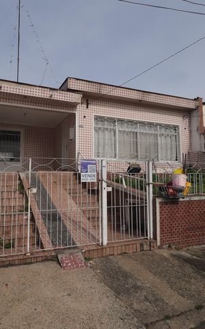 Casa à venda com 250m², 3 quartos e 5 vagasFachada / Plaquinha
