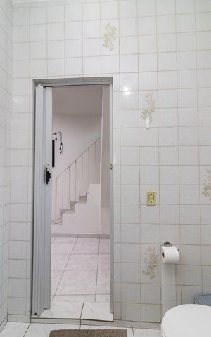 Casa para alugar com 350m², 5 quartos e 8 vagasBanheiro 2