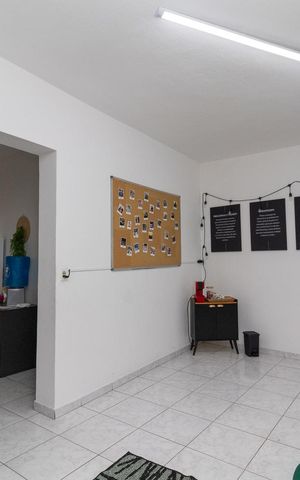 Casa para alugar com 350m², 5 quartos e 8 vagasSala piso superior
