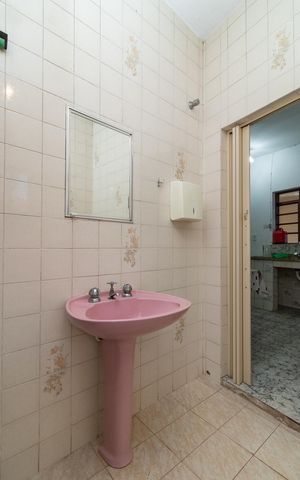Casa para alugar com 350m², 5 quartos e 8 vagasBanheiro 1