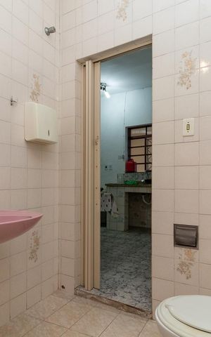 Casa para alugar com 350m², 5 quartos e 8 vagasBanheiro 1