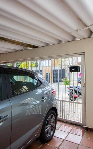 Casa à venda com 89m², 3 quartos e 2 vagas Casa à venda com 89m², 3 quartos e 2 vagasGaragem