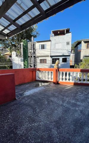 Casa à venda com 150m², 3 quartos e 3 vagas Casa à venda com 150m², 3 quartos e 3 vagasVaranda