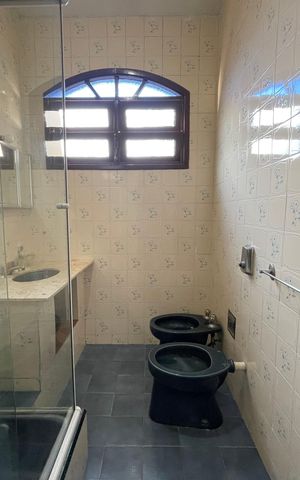 Casa à venda com 150m², 3 quartos e 3 vagas Casa à venda com 150m², 3 quartos e 3 vagasBanheiro 2