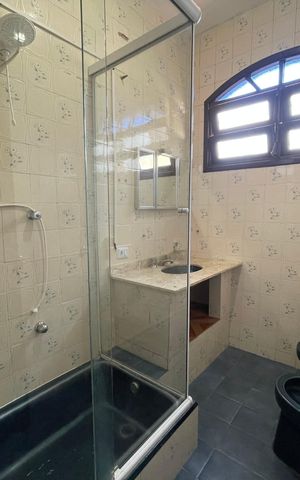 Casa à venda com 150m², 3 quartos e 3 vagas Casa à venda com 150m², 3 quartos e 3 vagasBanheiro 2