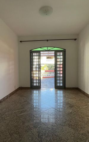 Casa à venda com 150m², 3 quartos e 3 vagas Casa à venda com 150m², 3 quartos e 3 vagasSala