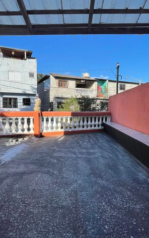 Casa à venda com 150m², 3 quartos e 3 vagas Casa à venda com 150m², 3 quartos e 3 vagasVaranda