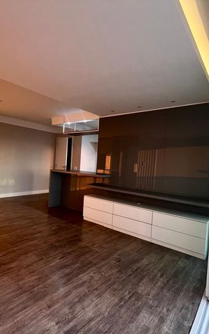 Apartamento à venda com 95m², 3 quartos e 2 vagas Apartamento à venda com 95m², 3 quartos e 2 vagasSala