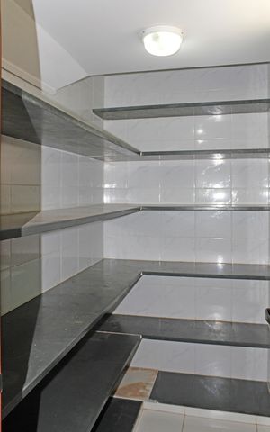 Casa de condomínio para alugar com 300m², 4 quartos e 2 vagasDespensa