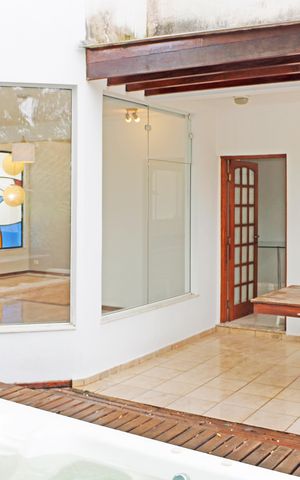 Casa de condomínio para alugar com 300m², 4 quartos e 2 vagasÁrea externa