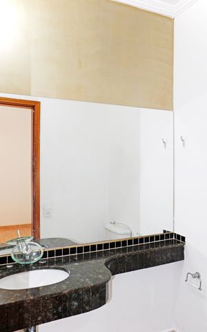 Casa de condomínio para alugar com 300m², 4 quartos e 2 vagasBanheiro da Suíte 1