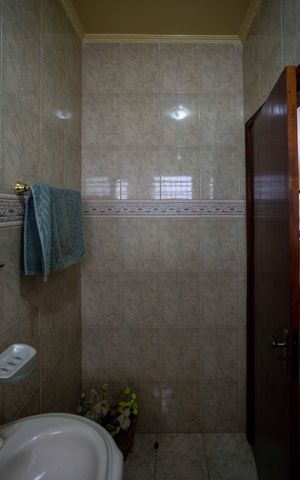 Casa à venda com 337m², 4 quartos e 7 vagasBanheiro 1