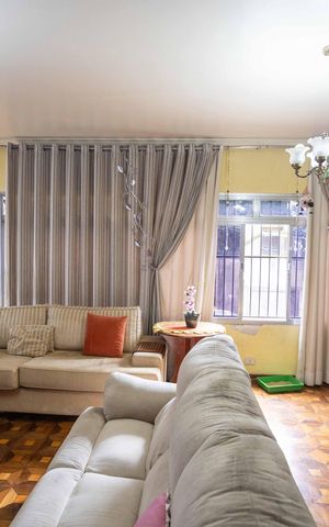 Casa à venda com 337m², 4 quartos e 7 vagasSala de TV