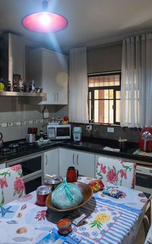 Casa à venda com 337m², 4 quartos e 7 vagasCozinha