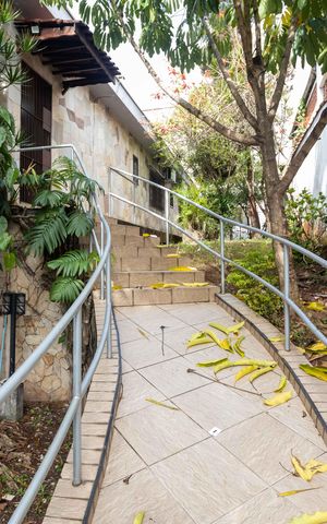 Casa à venda com 337m², 4 quartos e 7 vagasQuintal