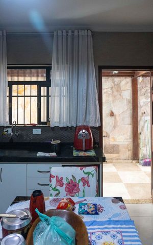 Casa à venda com 337m², 4 quartos e 7 vagasCozinha