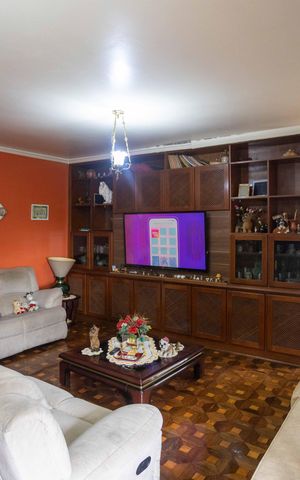 Casa à venda com 337m², 4 quartos e 7 vagasSala de TV