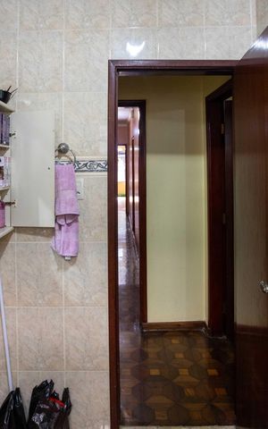 Casa à venda com 337m², 4 quartos e 7 vagasBanheiro 2