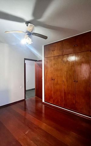 Casa à venda com 355m², 3 quartos e 4 vagasQuarto 2