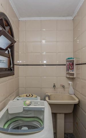 Casa à venda com 180m², 5 quartos e 2 vagasÁrea de Serviços