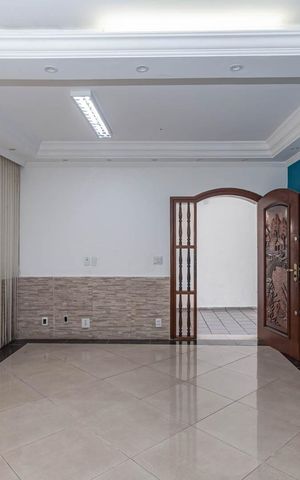 Casa à venda com 180m², 5 quartos e 2 vagasSala