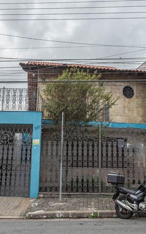 Casa à venda com 180m², 5 quartos e 2 vagasFachada