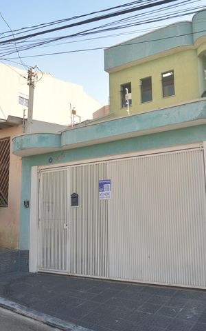 Casa à venda com 191m², 4 quartos e 3 vagasFachada