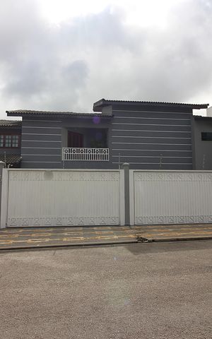 Casa à venda com 600m², 4 quartos e 6 vagasFachada