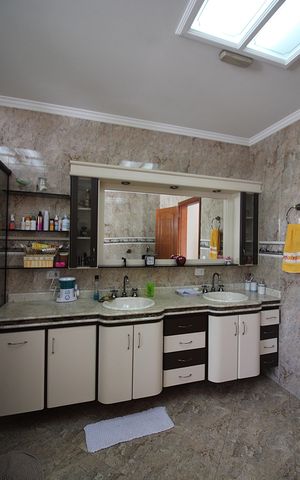 Casa à venda com 600m², 4 quartos e 6 vagasSuíte 1 Banheiro
