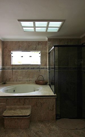 Casa à venda com 600m², 4 quartos e 6 vagasSuíte 1 Banheiro