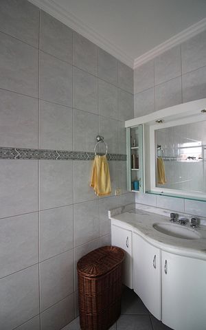 Casa à venda com 600m², 4 quartos e 6 vagasSuíte 2 Banheiro