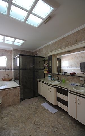 Casa à venda com 600m², 4 quartos e 6 vagasSuíte 1 Banheiro