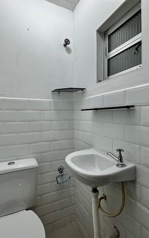 Casa para alugar com 200m², 3 quartos e 2 vagas Casa para alugar com 200m², 3 quartos e 2 vagasBanheiro de Serviço