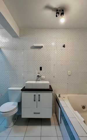 Casa para alugar com 200m², 3 quartos e 2 vagas Casa para alugar com 200m², 3 quartos e 2 vagasBanheiro Suíte