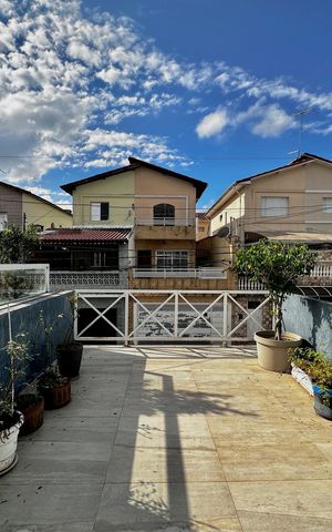 Casa para alugar com 200m², 3 quartos e 2 vagas Casa para alugar com 200m², 3 quartos e 2 vagasSacada Quarto 2