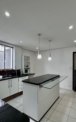Casa para alugar com 200m², 3 quartos e 2 vagas Casa para alugar com 200m², 3 quartos e 2 vagasCozinha