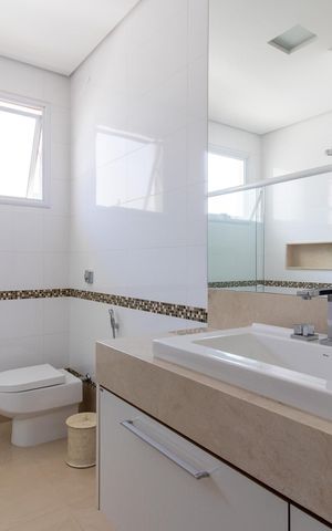 Casa de condomínio à venda com 536m², 5 quartos e 6 vagas Casa de condomínio à venda com 536m², 5 quartos e 6 vagasBanheiro da Suíte 2