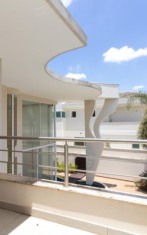 Casa de condomínio à venda com 536m², 5 quartos e 6 vagas Casa de condomínio à venda com 536m², 5 quartos e 6 vagasSuíte 4 Varanda