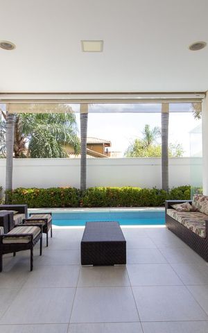 Casa de condomínio à venda com 536m², 5 quartos e 6 vagas Casa de condomínio à venda com 536m², 5 quartos e 6 vagasÁrea externa
