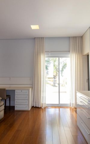 Casa de condomínio à venda com 536m², 5 quartos e 6 vagas Casa de condomínio à venda com 536m², 5 quartos e 6 vagasSuíte 4