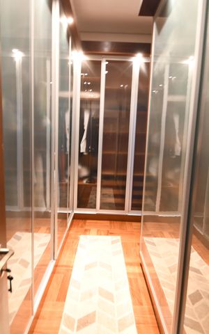 Casa de condomínio à venda com 470m², 4 quartos e 2 vagasCloset