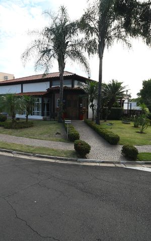 Casa de condomínio à venda com 470m², 4 quartos e 2 vagasFachada