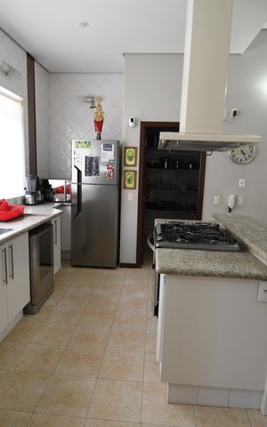 Casa de condomínio à venda com 470m², 4 quartos e 2 vagasCozinha