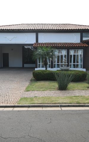 Casa de condomínio à venda com 470m², 4 quartos e 2 vagasFachada
