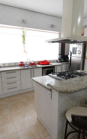 Casa de condomínio à venda com 470m², 4 quartos e 2 vagasCozinha